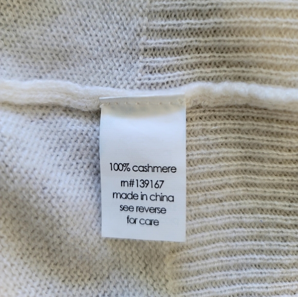 27 Miles Malibu Maja Skull 100% Cashmere Sweater Womens Small Ivory Mock Neck - Picture 16 of 16